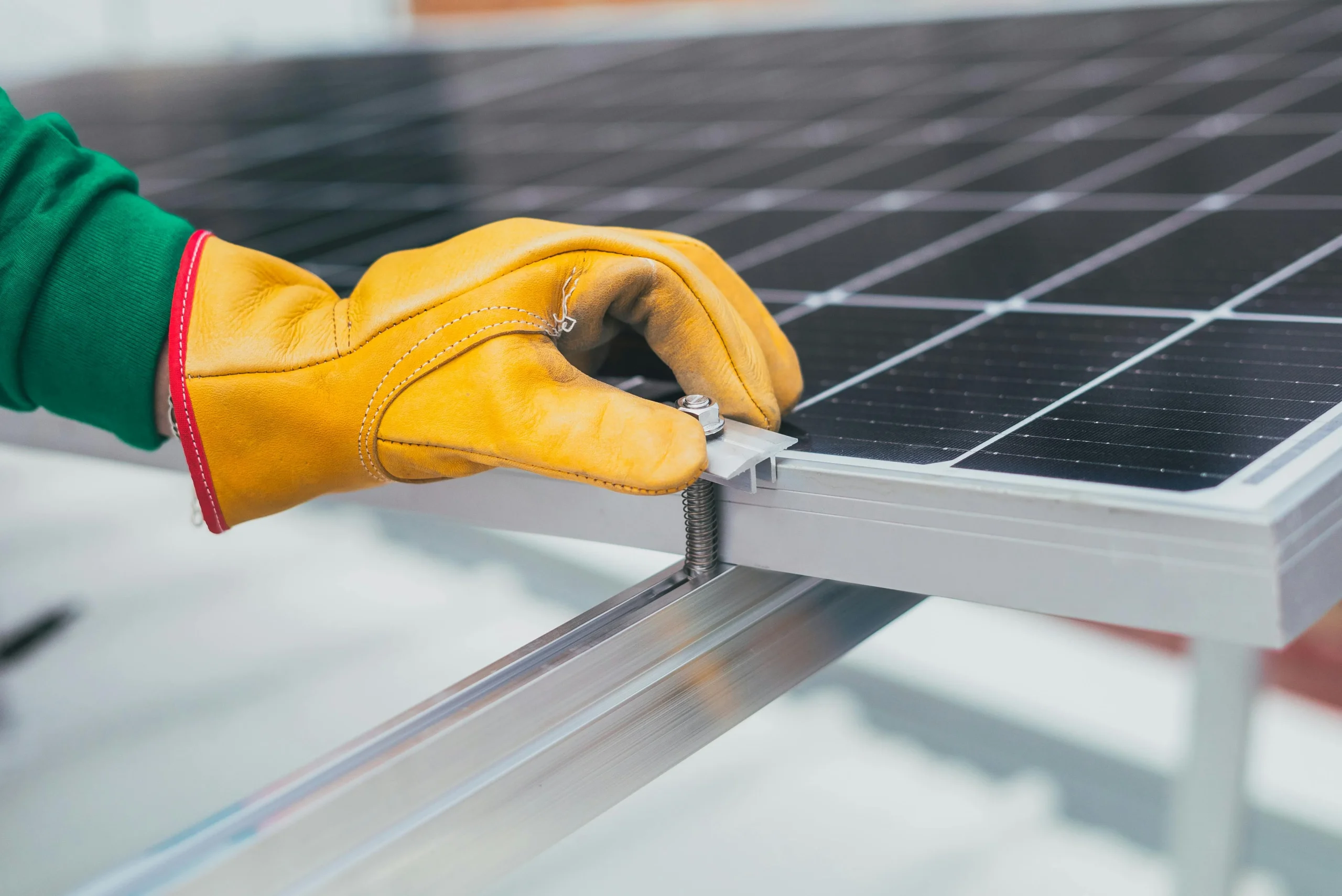 Modular vs. Stick-Built: How Solar Containers Reduce On-Site Installation Costs by 40%